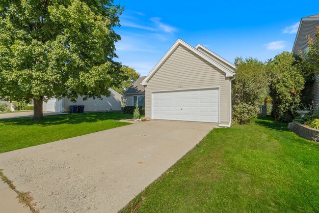 Building Photo - 380 N Walnut Ln