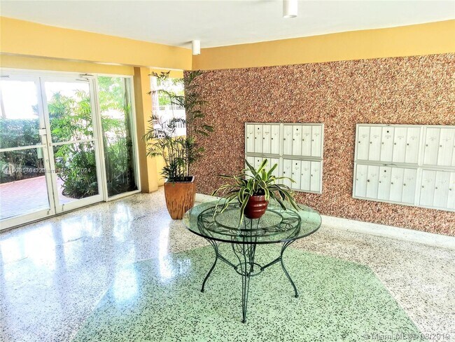 Foto del edificio - 2690 SW 22nd Ave