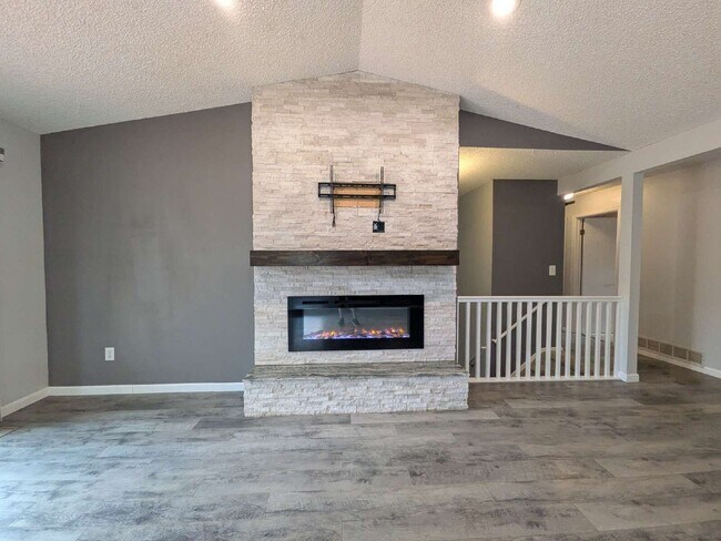 Building Photo - 2128 Beacham Dr