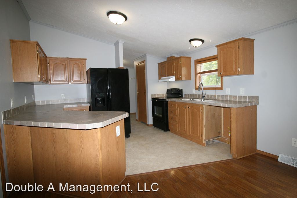 Primary Photo - 4 br, 3 bath House - 215 Greenbush Dr.