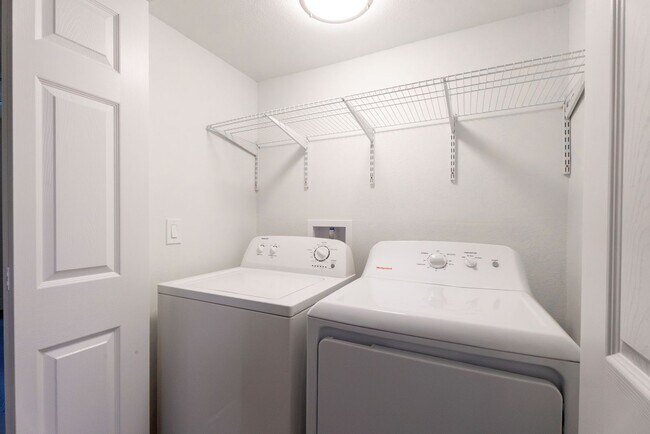 Foto del edificio - One bedroom one bath Condominium in Alexis Heights!