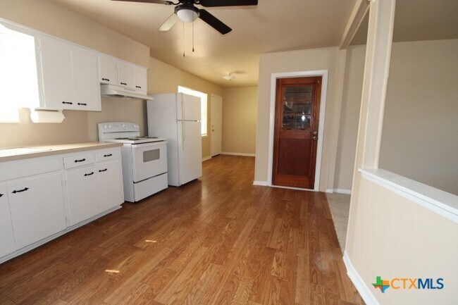 Foto del edificio - 2107 Brantley Ave