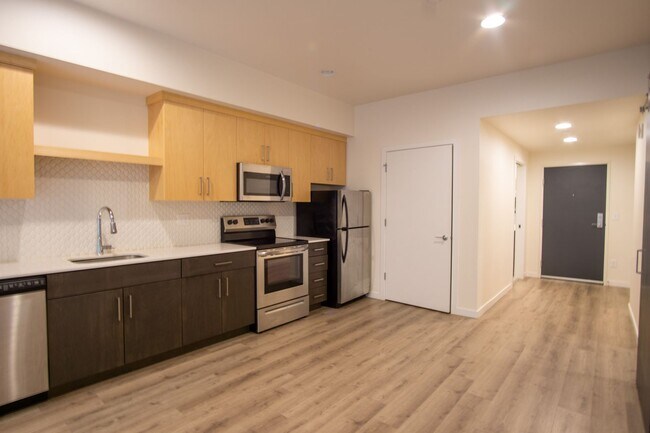 Foto del edificio - Spacious 1 Bedroom + Office with Luxe Finishes!