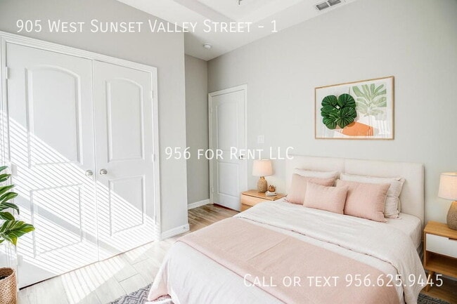 Building Photo - 905 W Sunset Valley St