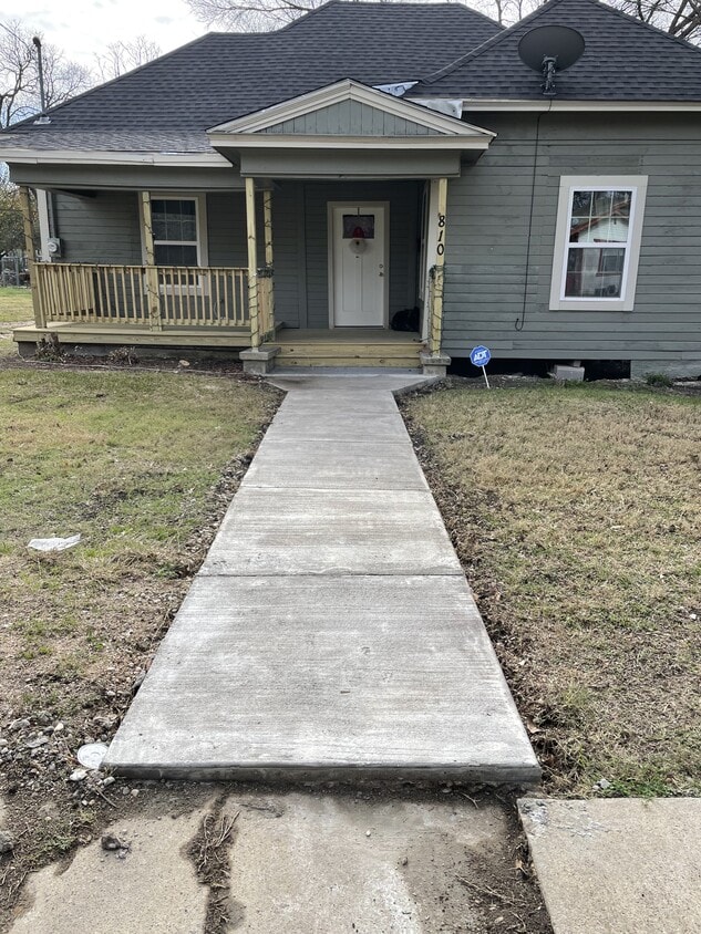 Primary Photo - 810 Park Dr