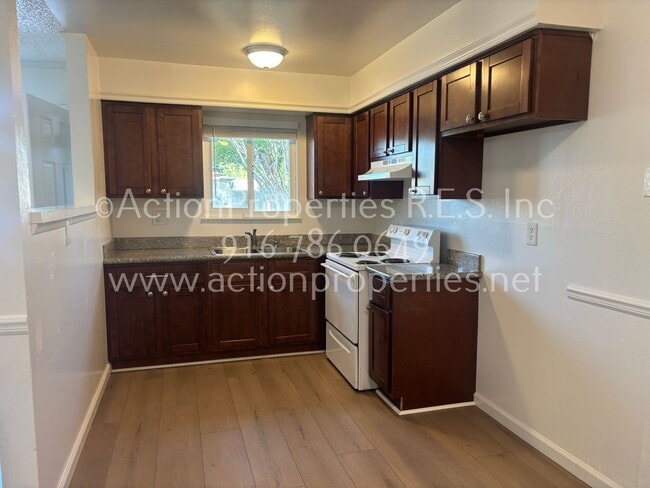 Foto del edificio - Move In Special $500.00 off 1st Mo Rent: C...