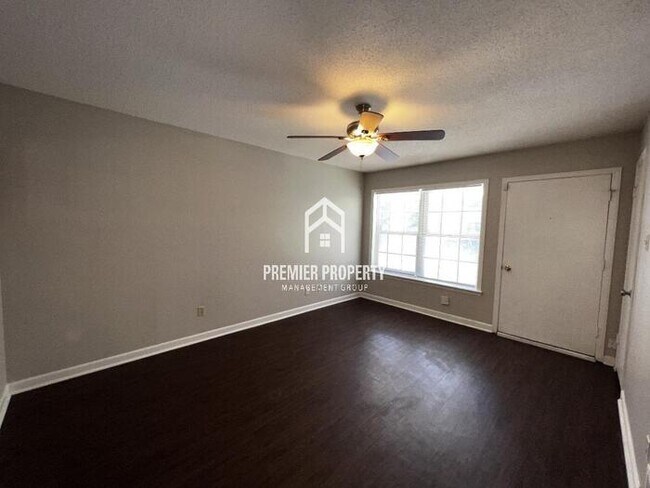 Foto del edificio - 2579 Courtney Dr