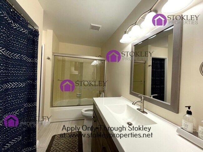 Building Photo - Stokley Properties Presents Hamilton Dr. 800A