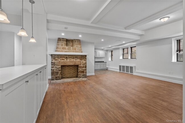 Building Photo - 232 Martine Ave