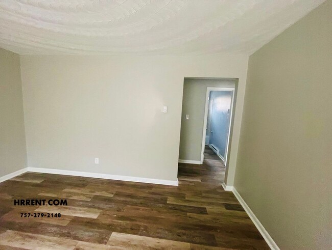 Building Photo - COMING SOON.... Cute 2 Bedroom 1 Bathroom ...