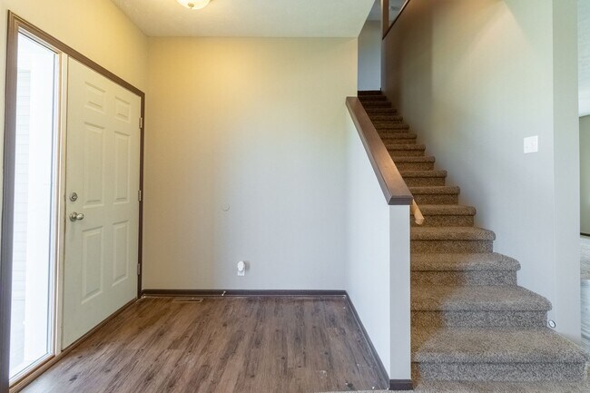 Foto del edificio - A Renter’s Dream - It Doesn’t Get Any Bett...