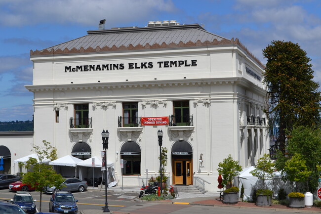 Building Photo - 714 Market St