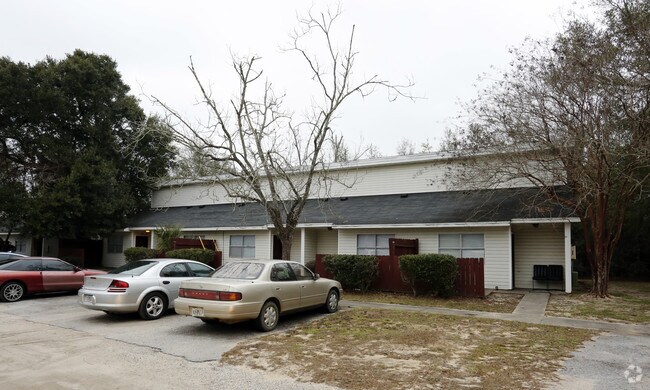 Steeplechase Apartments Pensacola Fl Primary Photo Steeplechase
