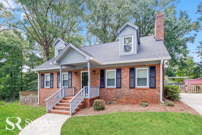 Building Photo - Charming 4BR 2BA brick ranch home