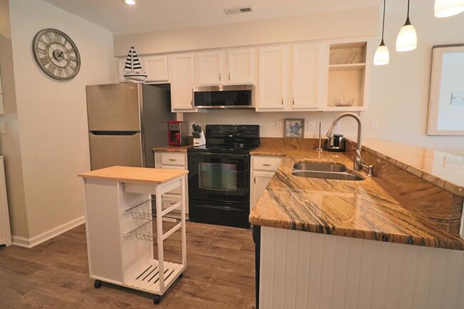 Building Photo - 3 Bedroom Townhome in Turtle Cove OFF SEAS...