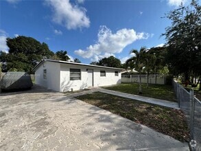 Building Photo - 1615 NW 16th St