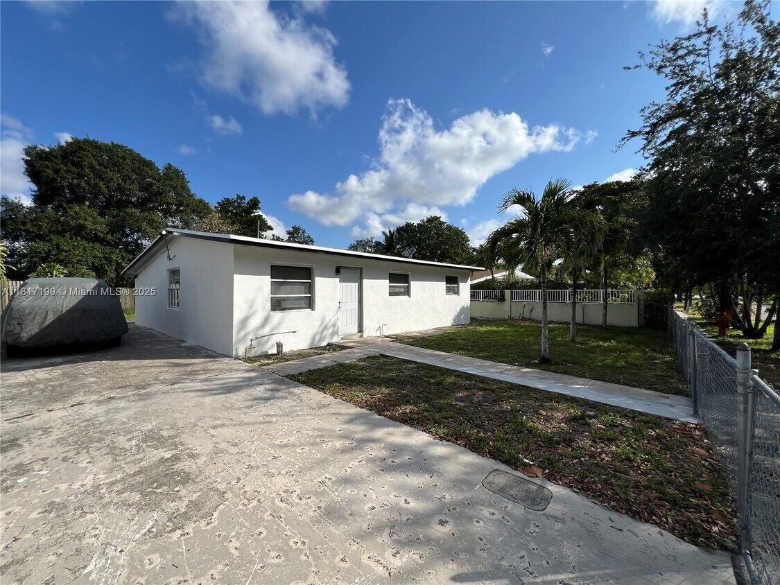 Primary Photo - 1615 NW 16th St