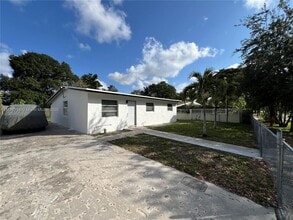 Building Photo - 1615 NW 16th St