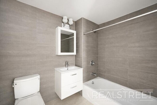 Foto del edificio - LUXURY 1 BED LOFT in Queens!