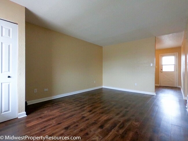 large living room - 1418 SW Jefferson St