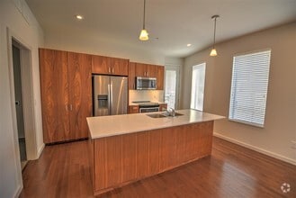 Building Photo - 627 Couch Dr