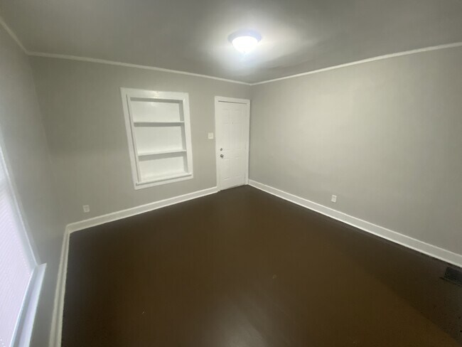 Foto del edificio - 527 N Bradley Ave