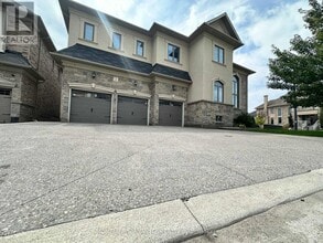 Building Photo - 2 Tomahawk Ct