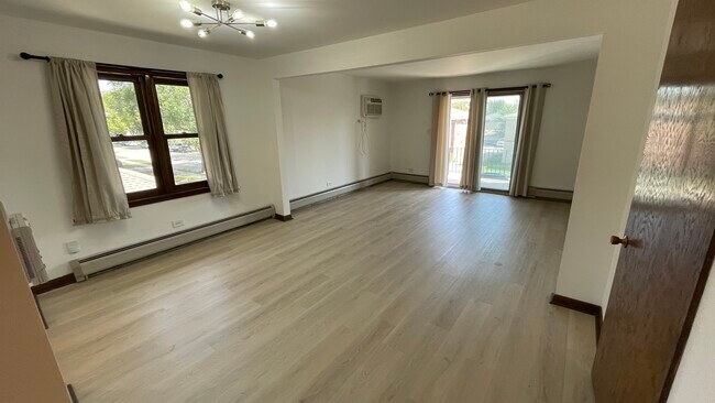 Foto del edificio - 4532 Maple Ave