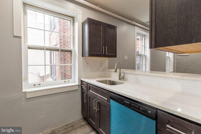 Foto del edificio - 927 Clinton St