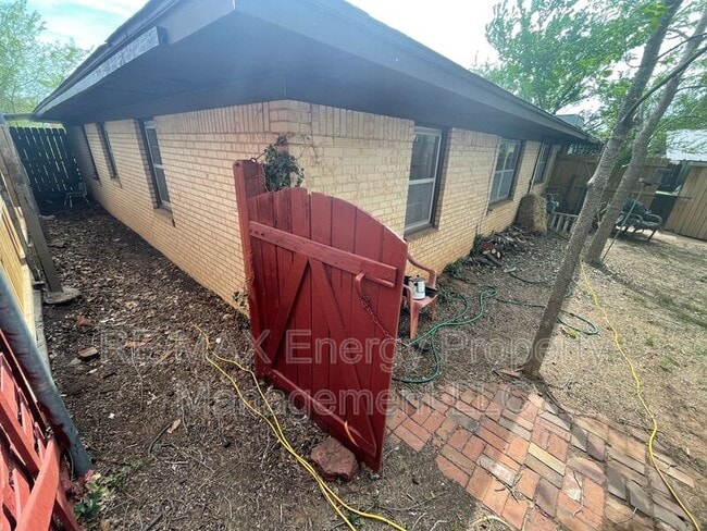 Foto del edificio - 2016 W Noble Ave