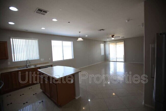 Foto del edificio - 12082 W Dove Wing Way