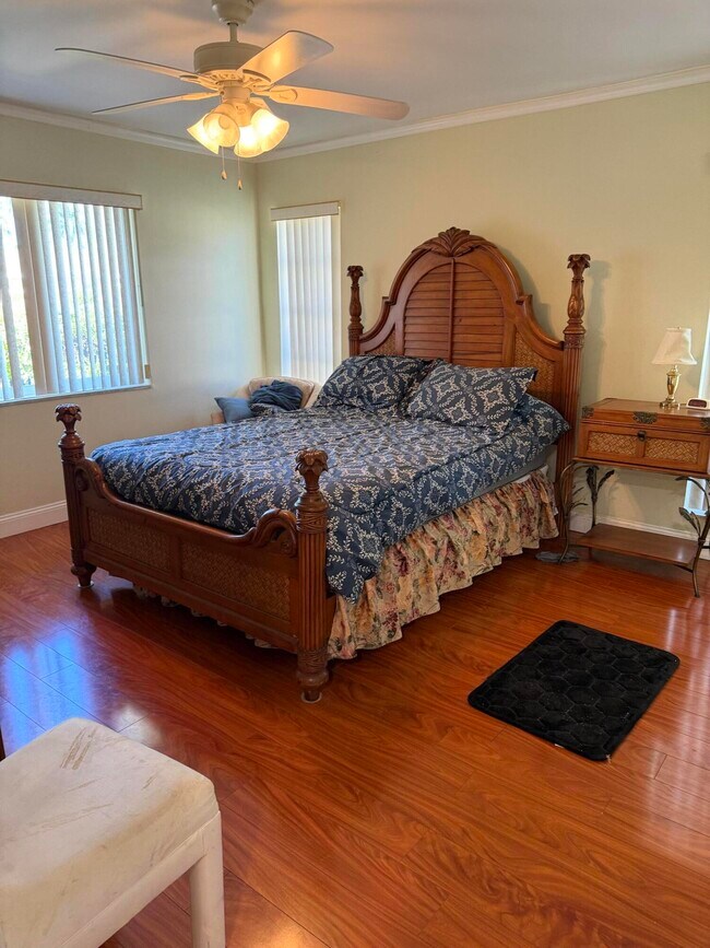 Foto del edificio - 8588 Bella Vista Dr