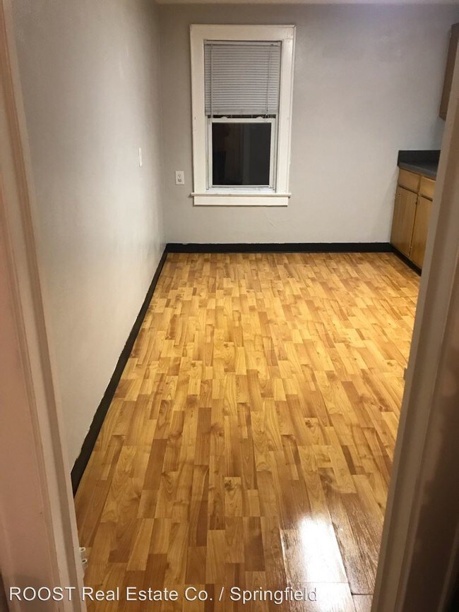 Building Photo - 1 br, 1 bath House - 437 1/2 W. Harding Road