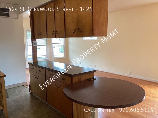 Building Photo - CHARMING 2 bdrm, 1 bth- FANTASTIC WESTMORE...