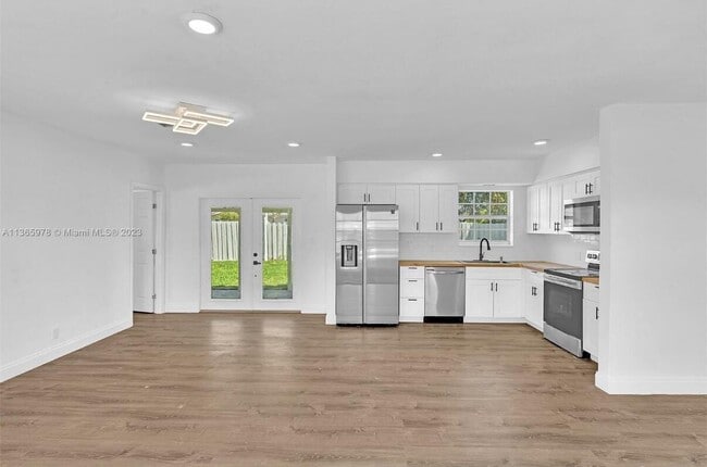 Building Photo - 1150 SW 46th Ave