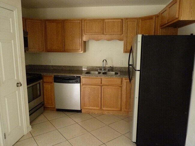 Building Photo - 8505 Valor Dr