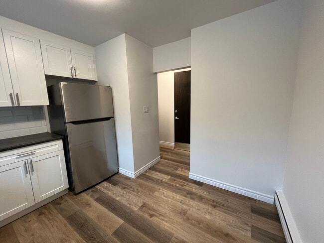 Building Photo - 2150 Lilnan Ct