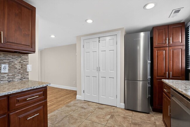Foto del edificio - Welcome home to this stunning 1Bd/1Bth condo nestled in the heart of beautiful historic Old Town!