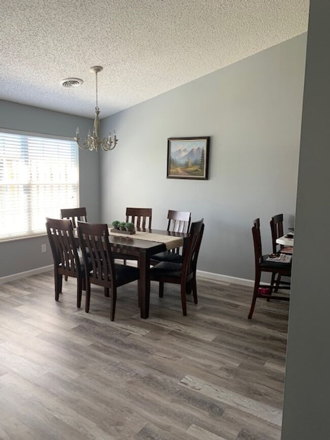 Building Photo - West Knox, beautifully renovated 2BR/2BA 1...