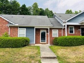 Building Photo - 804 Pine Forest Trail