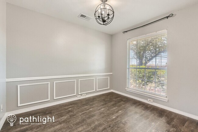 Foto del edificio - 505 N Kreymer Ln