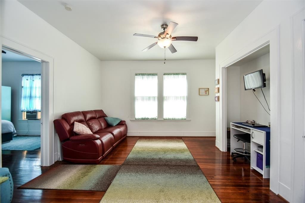 1108 Broadway Avenue J, Galveston, TX 77550 Townhome Rentals in Galveston TX