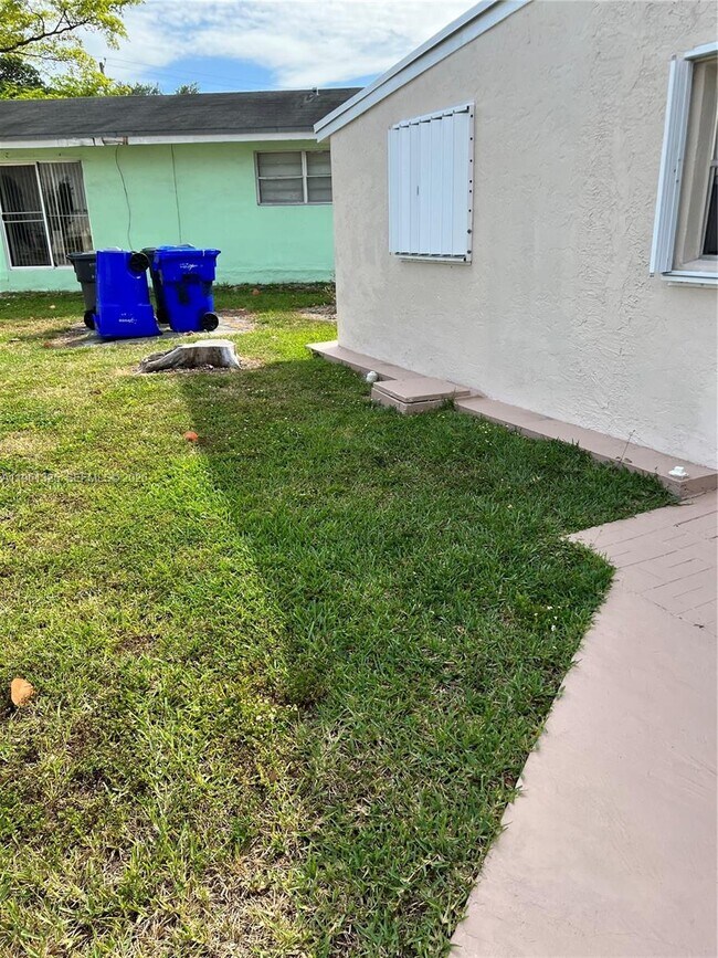 Building Photo - 410 N 58th Ave