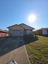 Building Photo - 817 W 12th St