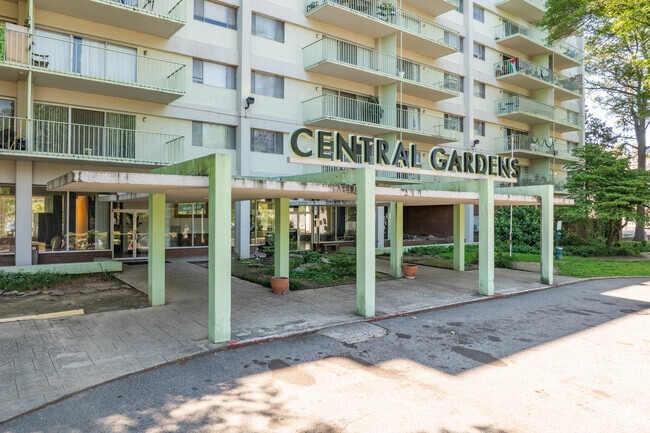 Building Photo - Central Gardens