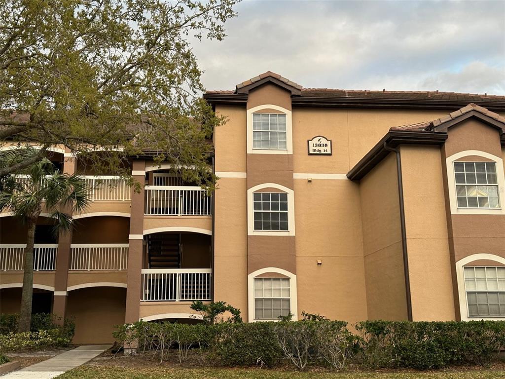 Primary Photo - 13838 Fairway Island Dr