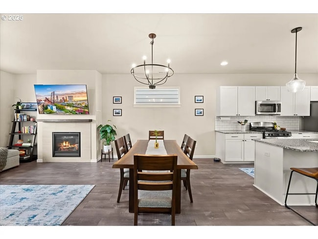 Building Photo - Modern Comfort Meets Convenience in Happy ...
