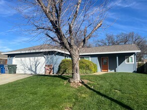 Building Photo - 1547 Lacey Ln