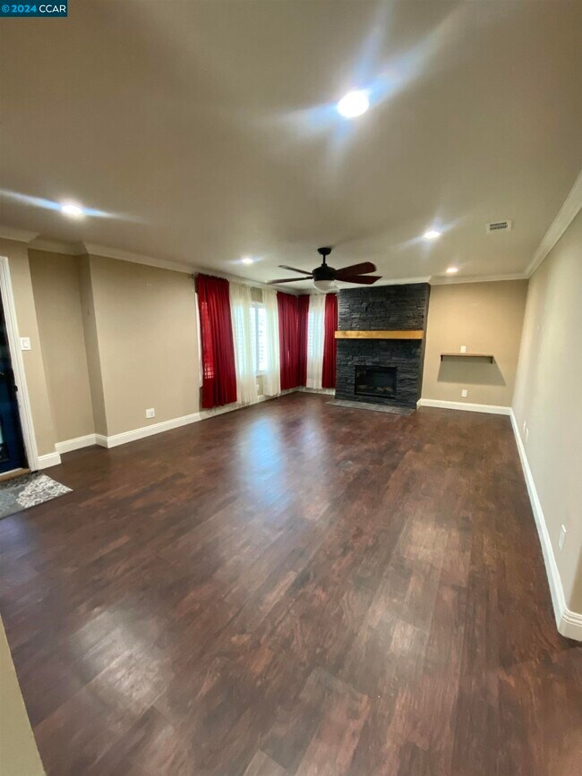 Building Photo - 6011 Brentwood Blvd