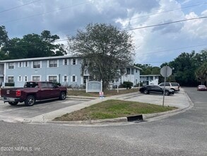 Building Photo - 1110 Caliente Dr